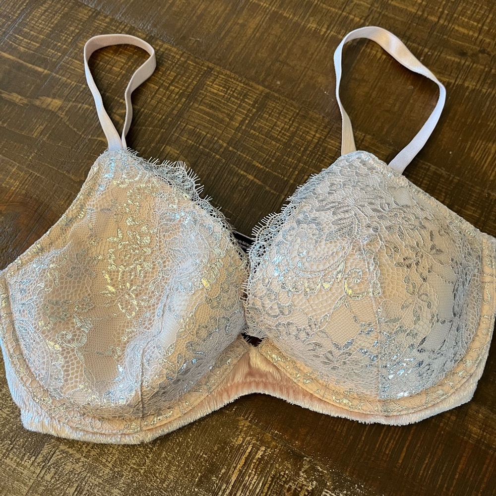 Victoria’s Secret Bra Very Sexy Lightly‎ lined plunge